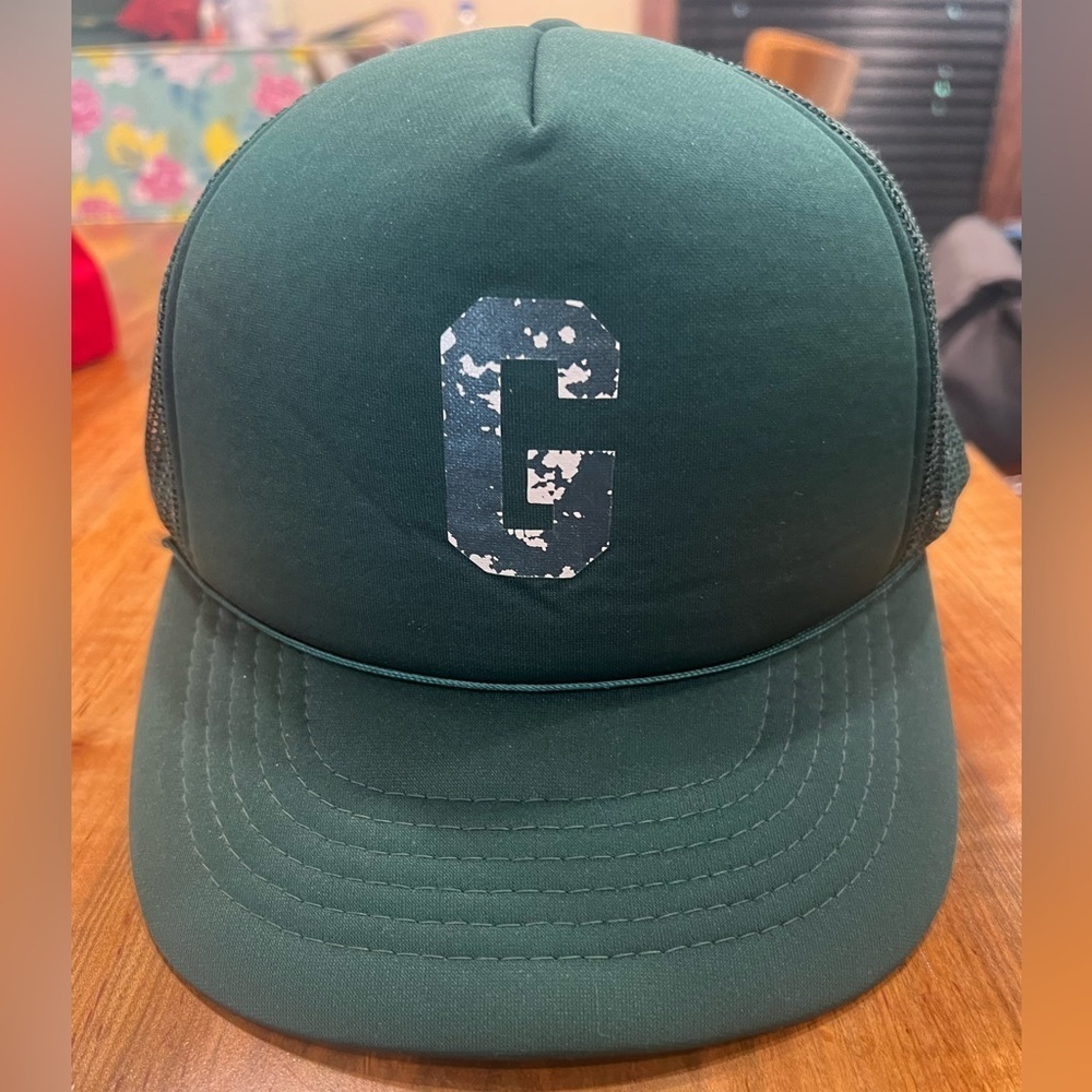 “G” trucker hat size small